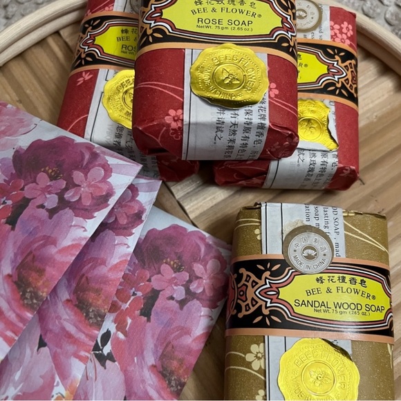 Bee & Flower Soap and Sachet Bundle Rose Sandalwood Floral 4 Bars Sealed Pkgs - Picture 4 of 12